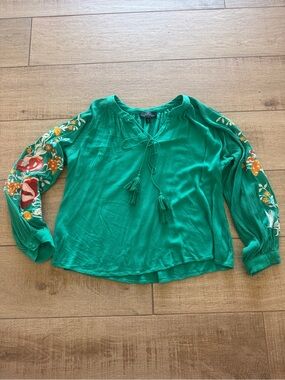 T.E. By Tracy Evan’s Green Embroidered Sleeve Women's Blouse Tassel floral large